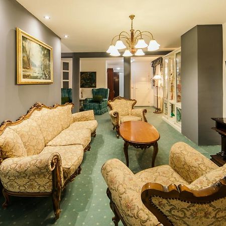 Garni Hotel President De Luxe Kragujevac Luaran gambar