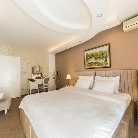 Garni Hotel President De Luxe Kragujevac Luaran gambar