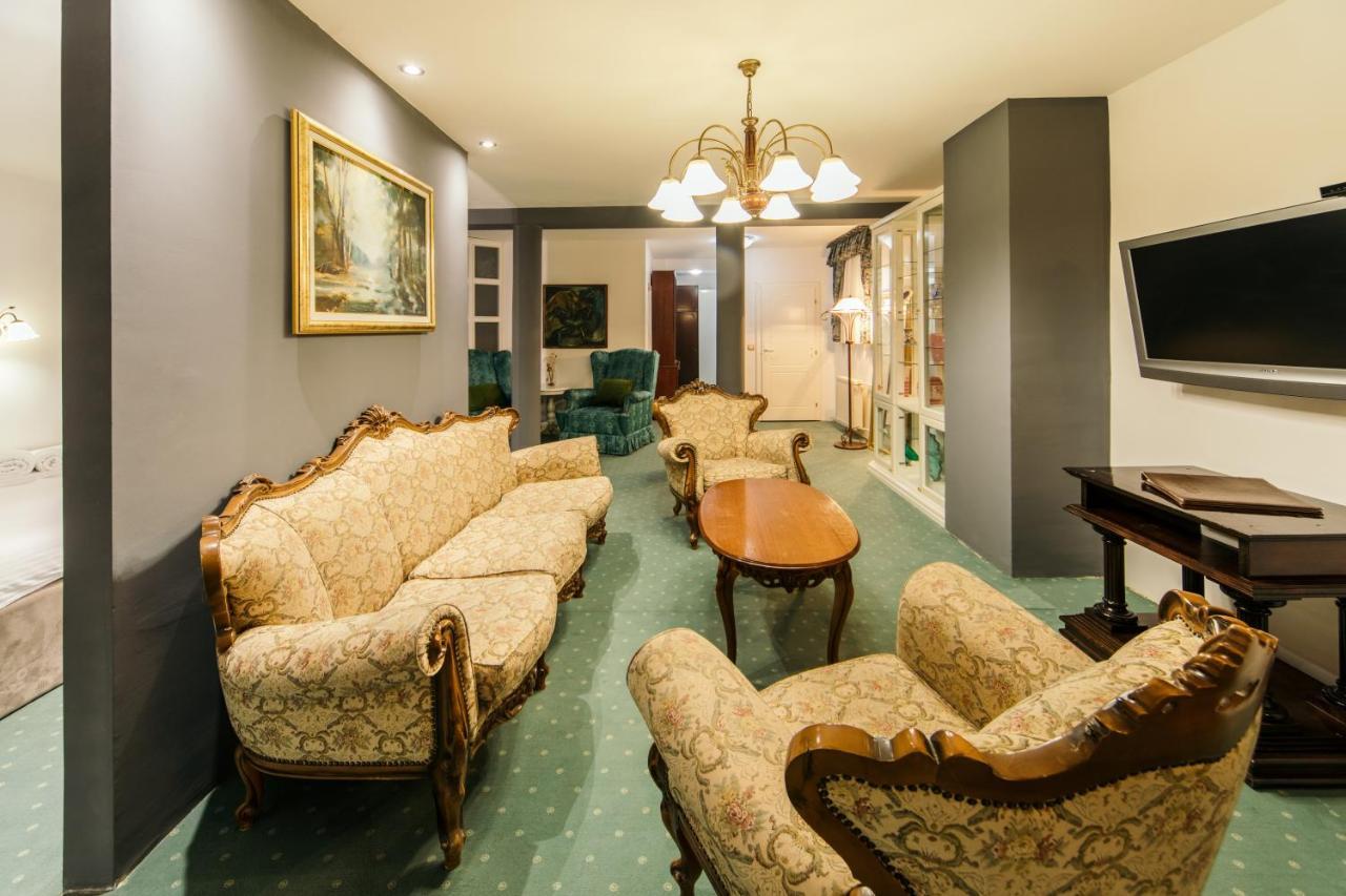 Garni Hotel President De Luxe Kragujevac Luaran gambar