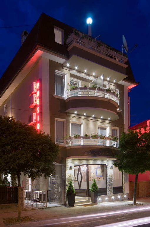 Garni Hotel President De Luxe Kragujevac Luaran gambar