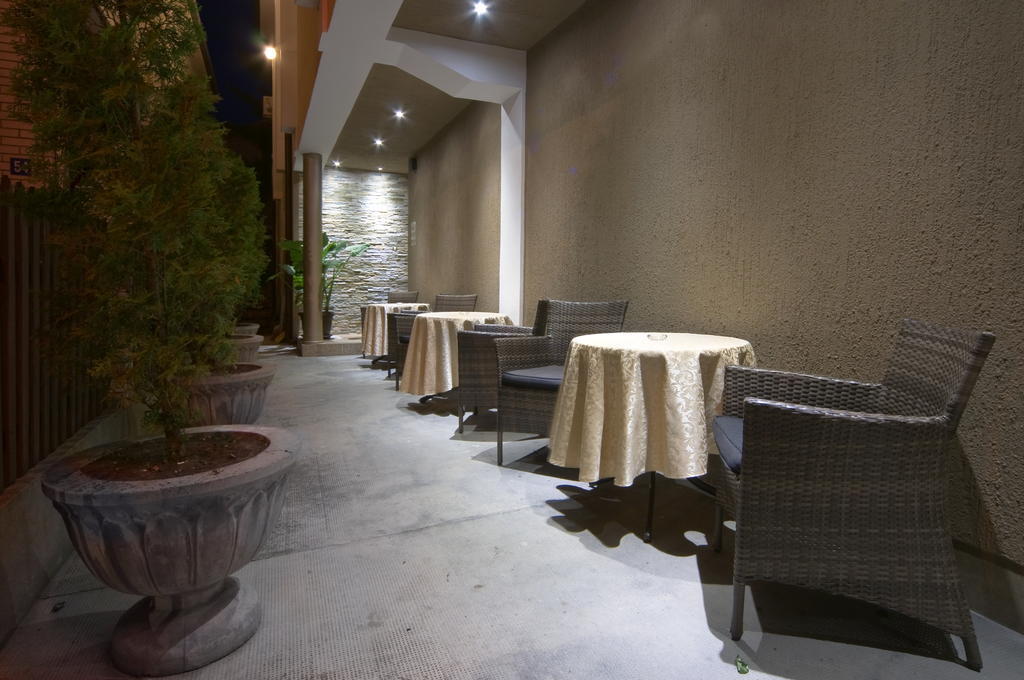 Garni Hotel President De Luxe Kragujevac Luaran gambar