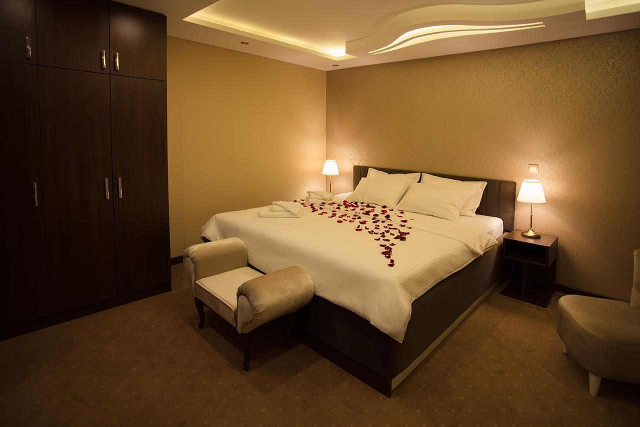 Garni Hotel President De Luxe Kragujevac Luaran gambar