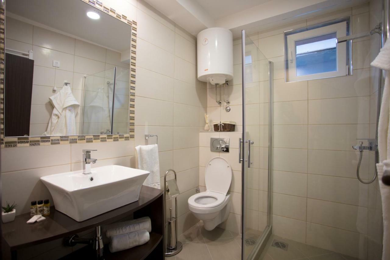 Garni Hotel President De Luxe Kragujevac Luaran gambar