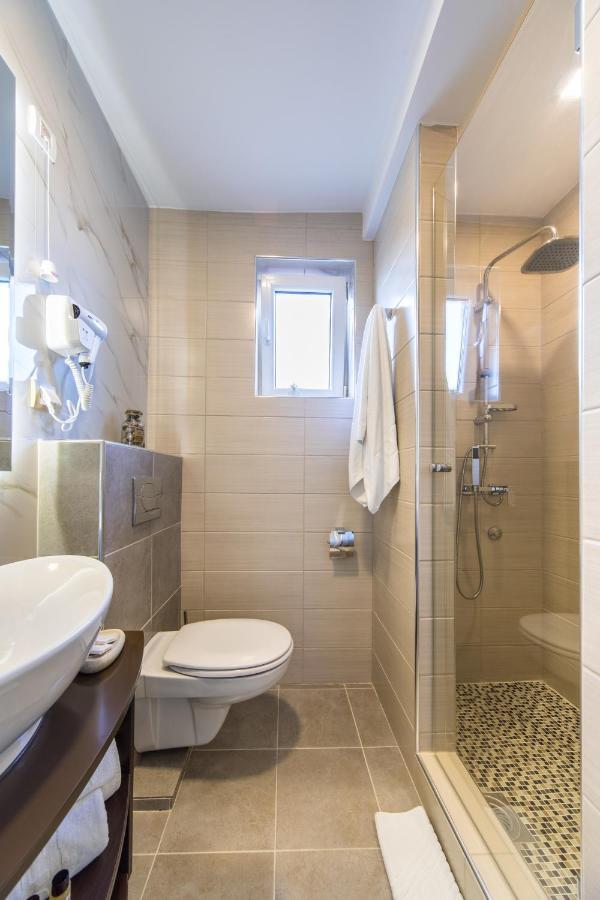 Garni Hotel President De Luxe Kragujevac Luaran gambar