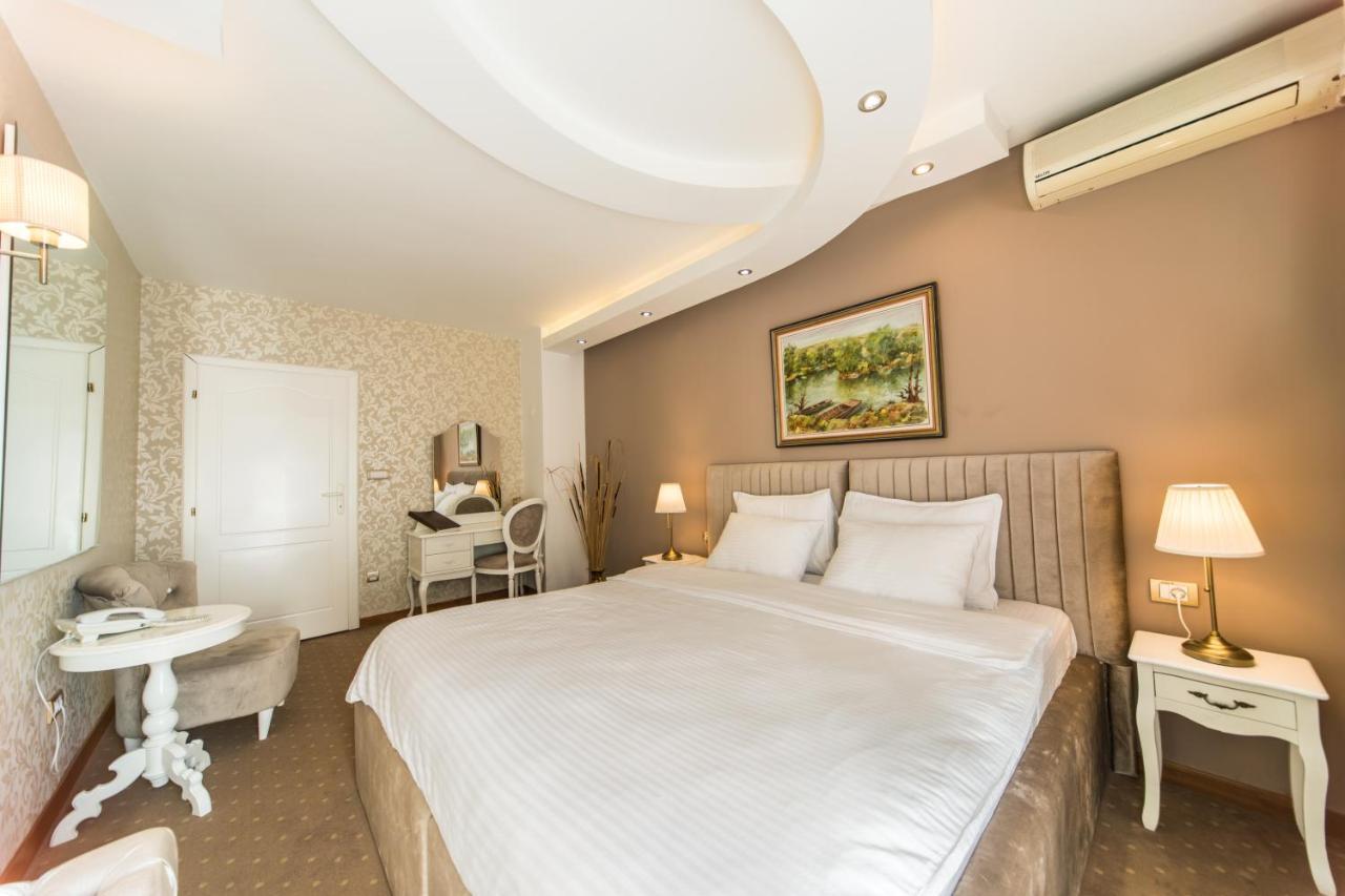 Garni Hotel President De Luxe Kragujevac Luaran gambar