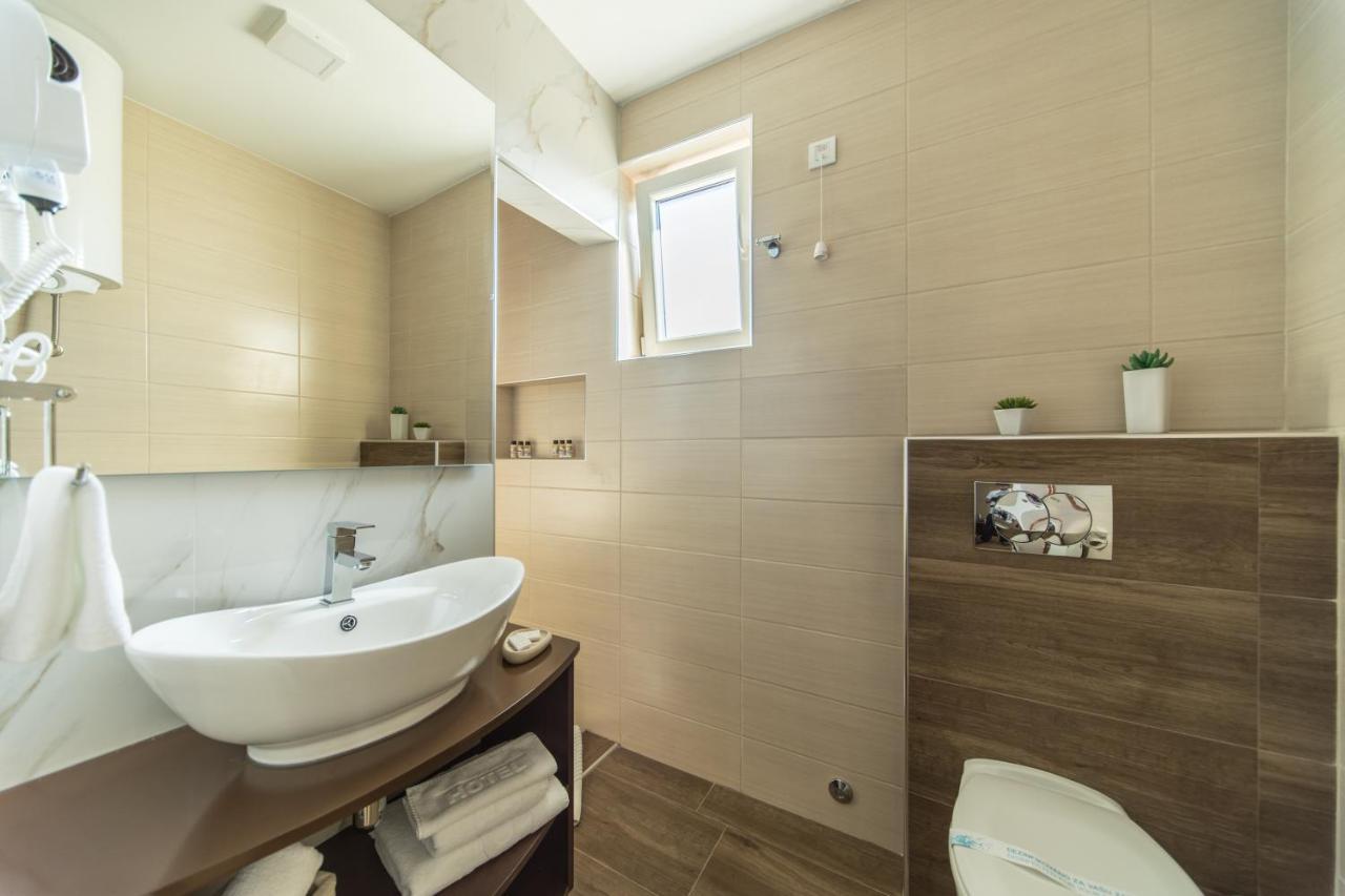 Garni Hotel President De Luxe Kragujevac Luaran gambar