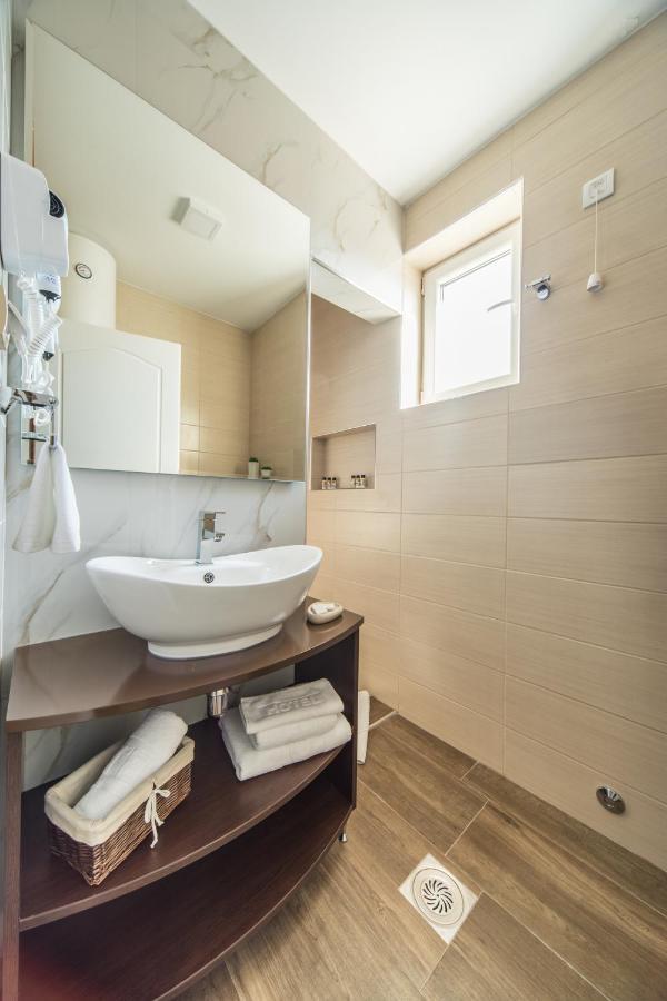 Garni Hotel President De Luxe Kragujevac Luaran gambar