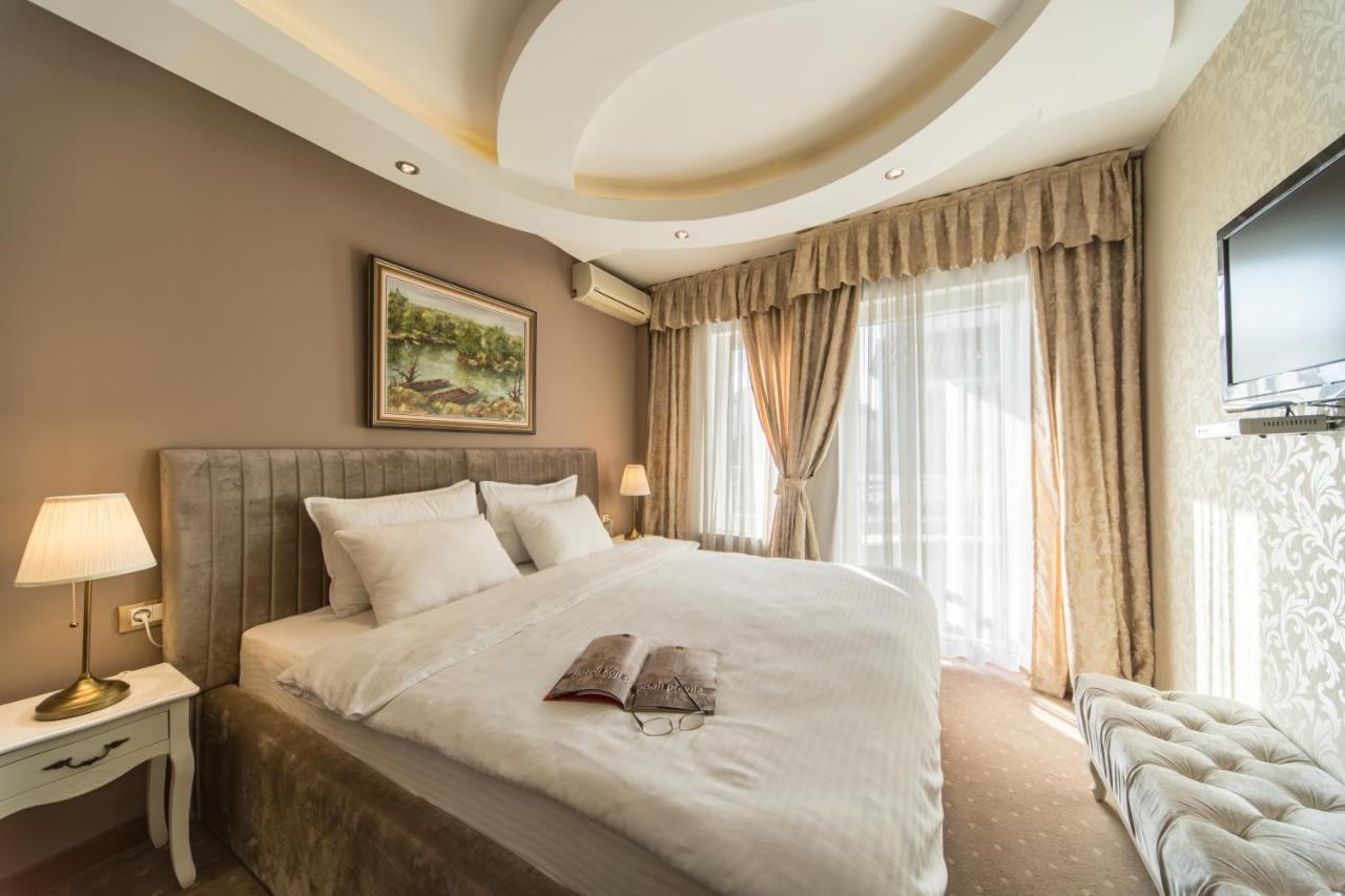 Garni Hotel President De Luxe Kragujevac Luaran gambar