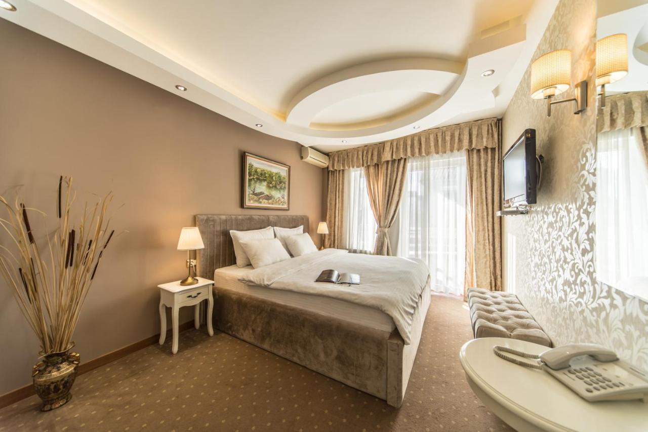 Garni Hotel President De Luxe Kragujevac Luaran gambar